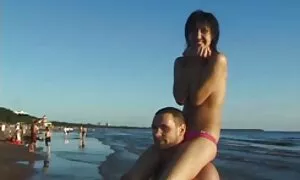 Khiêu dâm Video đẹp và quái bé trên ghế. Loại cạo ngăm đen, Nuốt porn em gái nhật bản trẻ, làm tình bằng miệng nga khiêu dâm, mặt các học sinh.