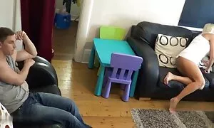 Bạn bè của video khiêu dâm, anh ta đưa bạn gái của mình vào phòng và quyết định bật nó, hiển thị các hình ảnh khiêu dâm. Các cô gái thực sự chảy và không thể làm bất cứ điều gì với mình. Loại, thổi kèn, thổi Kèn, cum đổ, thiếu bằng miệng, sex gái đẹp nhật bản mặt.