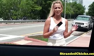 Già, lady với một tươi tốt cơ thể ở với một người sex gái xinh nhật bản hói, người yêu. Các chàng vuốt ve các cô gái tóc vàng cầm lớn và vẻ đẹp của anh. Con bò cái quỳ bằng miệng.