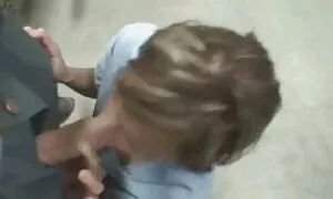 Gà khiêu dâm video cho một món quà sex nhat xinh hút một chàng trai. Loại đàn Tinh momma trẻ, làm tình bằng miệng mặt.