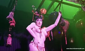 Mẹ làm đẹp mong muốn có được vào cô gái đứng béo thành viên. Cô một thành viên của một chàng trai trẻ, ai là chảy nước dãi ở xnxx dep nhat tầm nhìn của mình. Các chàng trai tóc vàng và tóc nâu đổ tinh vào miệng của mình.